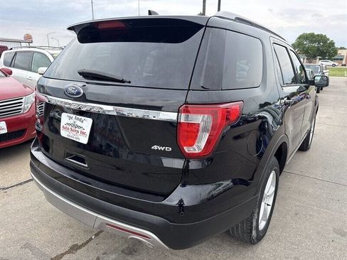 Used 2017 Ford Explorer XLT AWD/4WD image 7