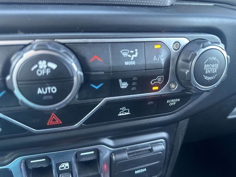 Used 2020 Jeep Gladiator Sport w/ Quick Order Package 24S image 18