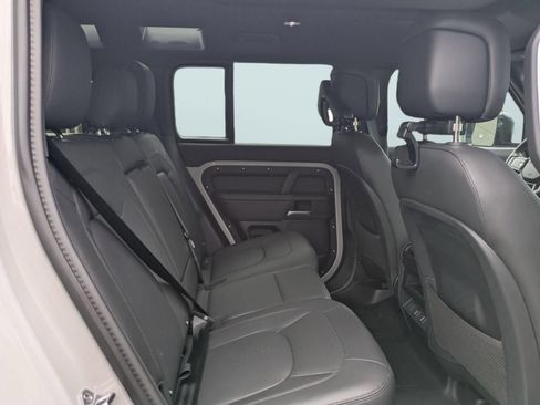 New 2026 Land Rover Defender 110 X-Dynamic SE AWD/4WD image 32