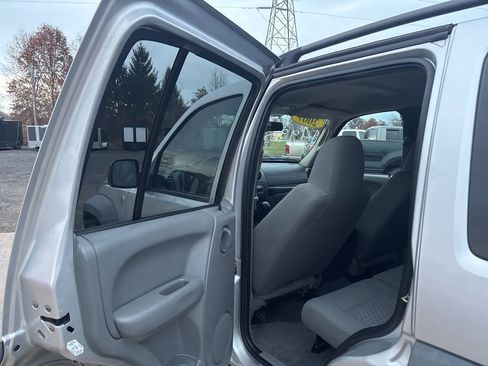 Used 2007 Jeep Liberty Sport image 17