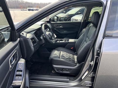 New 2026 Nissan Rogue Platinum w/ Platinum Premium Package image 12