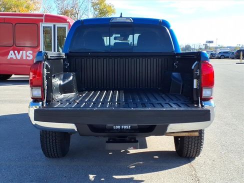 Used 2018 Toyota Tacoma SR image 28