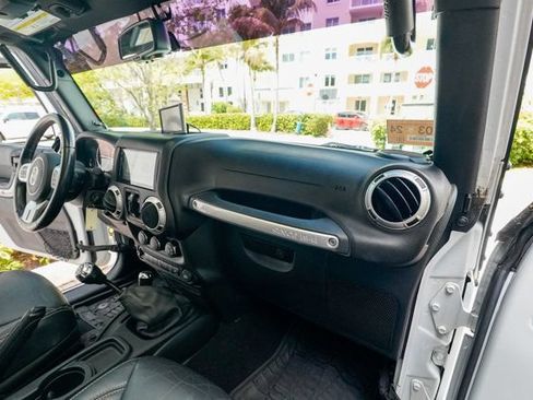 Used 2016 Jeep Wrangler Unlimited Rubicon AWD/4WD image 84