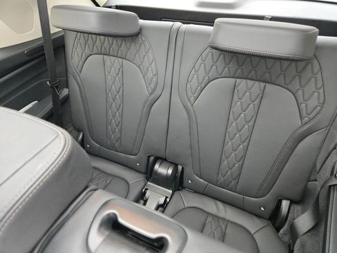 Used 2025 BMW X7 xDrive40i image 17