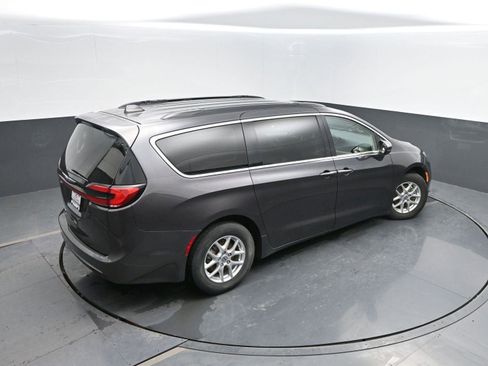 Used 2022 Chrysler Pacifica Touring-L image 40