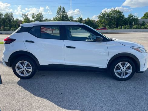 Used 2021 Nissan Kicks S FWD image 4