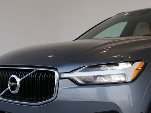 Used 2018 Volvo XC60 T6 Momentum w/ Vision Package image 11