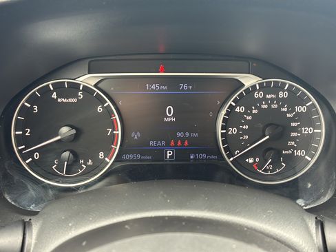 Used 2024 Nissan Altima 2.5 SV FWD image 25