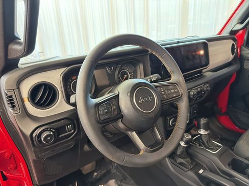 Used 2024 Jeep Wrangler Unlimited Sport AWD/4WD image 4