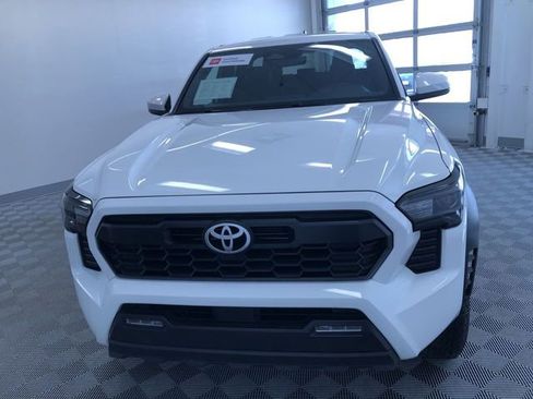 Certified 2025 Toyota Tacoma TRD Off-Road image 8