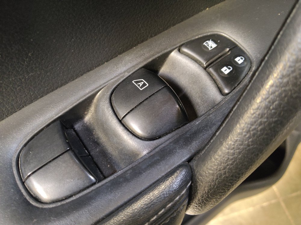 Used 2018 Nissan Rogue SV FWD image 27