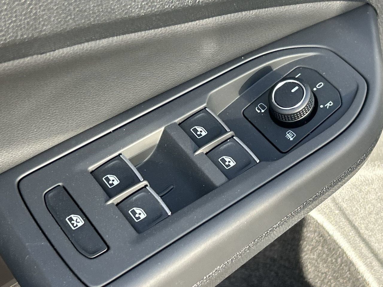 New 2026 Volkswagen GTI SE FWD image 17