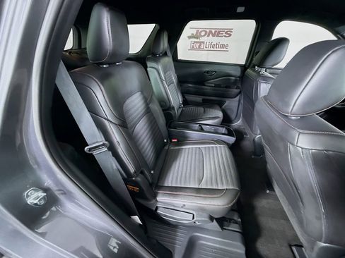 Used 2025 Nissan Pathfinder Rock Creek AWD/4WD image 32