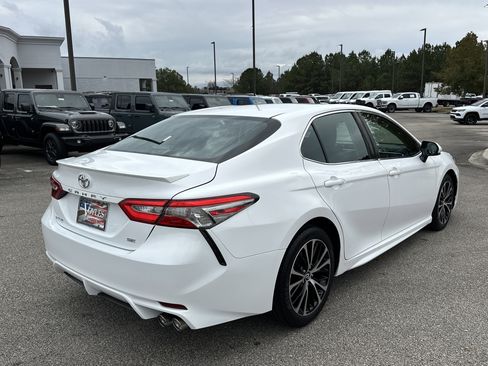 Used 2018 Toyota Camry SE image 7