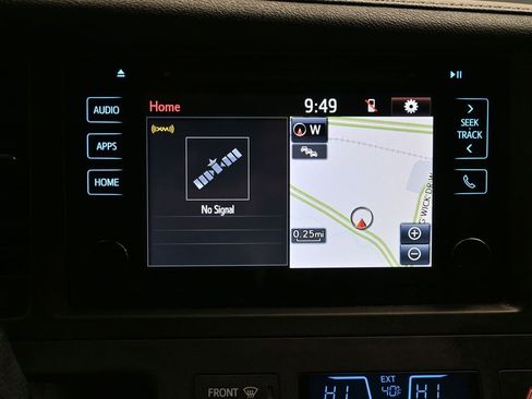 Used 2016 Toyota Sienna XLE image 23