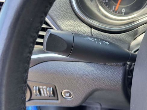 Used 2019 Jeep Cherokee Trailhawk AWD/4WD image 21