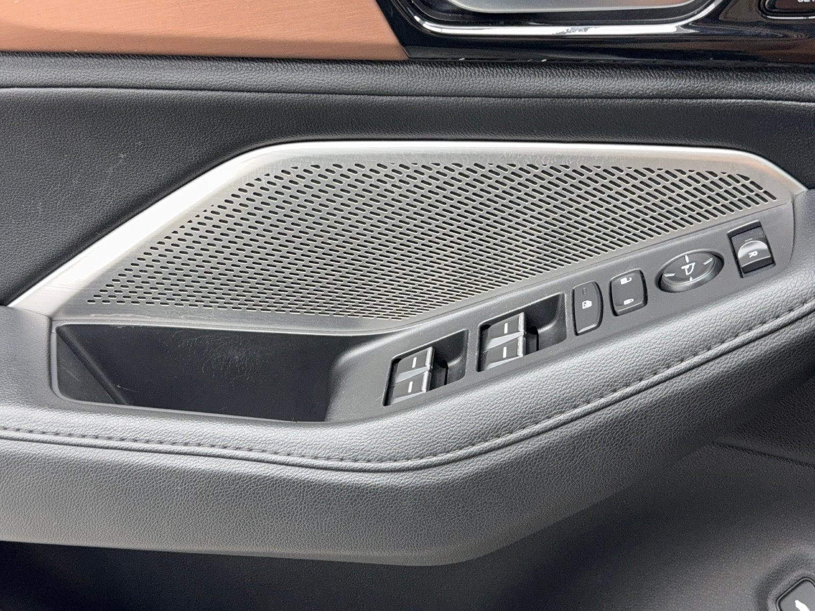 Used 2022 Acura MDX FWD image 23