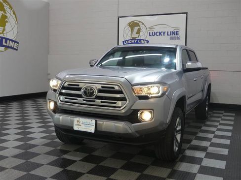 Used 2019 Toyota Tacoma Limited AWD/4WD image 4