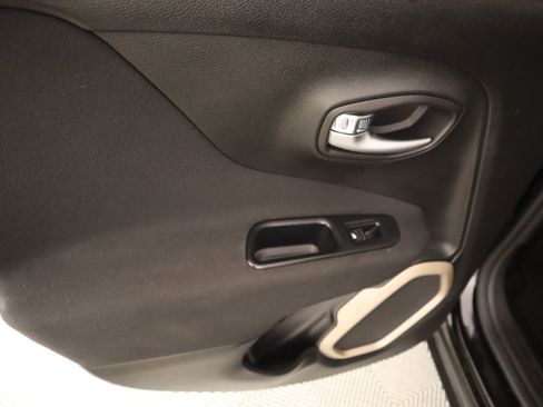 Used 2016 Jeep Renegade Sport w/ Power & Air Group FWD image 14