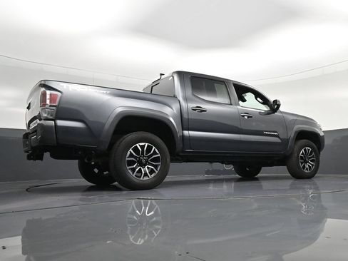 Used 2022 Toyota Tacoma TRD Sport w/ Technology Package RWD image 32