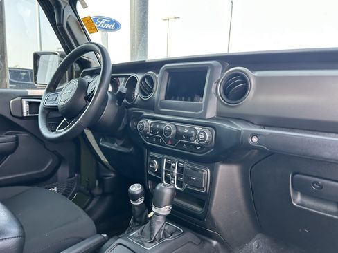 Used 2023 Jeep Gladiator Sport AWD/4WD image 15