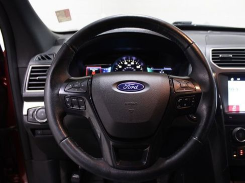 Used 2017 Ford Explorer XLT w/ Equipment Group 202A AWD/4WD image 37