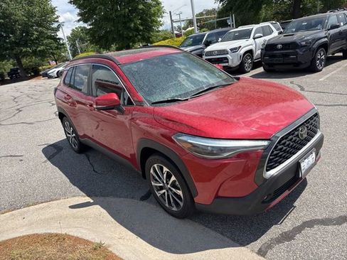 Used 2022 Toyota Corolla Cross XLE w/ Convenience Package FWD image 5