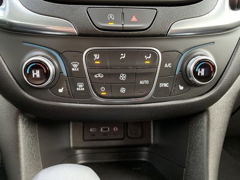 Used 2024 Chevrolet Equinox LT image 25