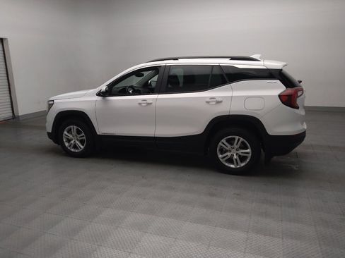 Used 2024 GMC Terrain SLE w/ Driver Convenience Package AWD/4WD image 3