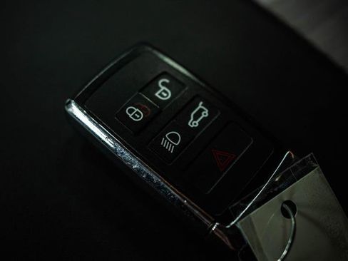 Used 2023 Land Rover Discovery Sport S image 21