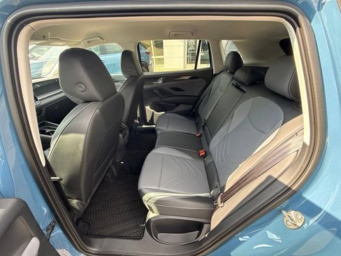 Used 2026 Volkswagen Tiguan SE AWD/4WD image 19