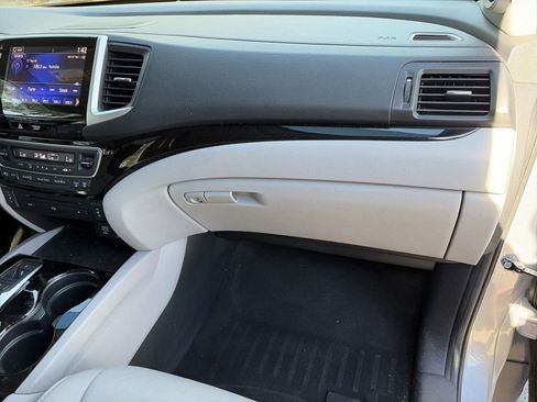 Certified 2017 Honda Pilot Touring image 20