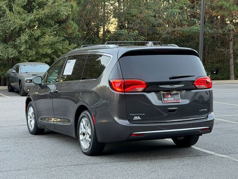 Used 2020 Chrysler Pacifica Limited image 6