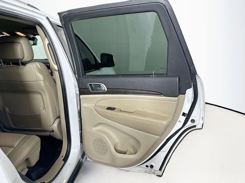 Used 2018 Jeep Grand Cherokee Limited image 28