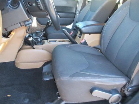 Used 2017 Jeep Wrangler Unlimited Sahara w/ Connectivity Group image 16