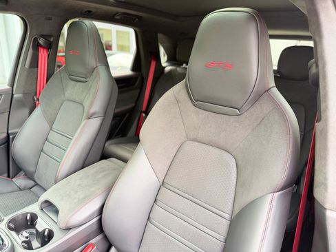 Used 2025 Porsche Cayenne GTS image 34