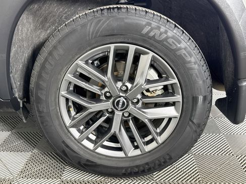Used 2025 Nissan Rogue S FWD image 35