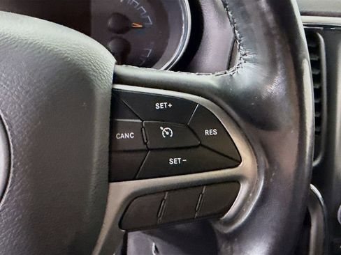 Used 2021 Jeep Grand Cherokee Laredo image 21