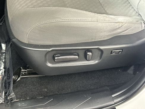Used 2022 Toyota Tacoma SR5 RWD image 9