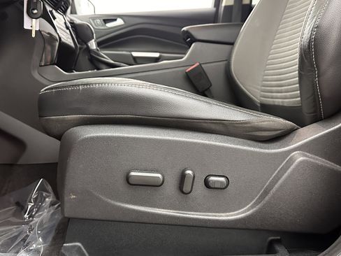 Used 2018 Ford Escape SE w/ SE Sport Appearance Package image 12