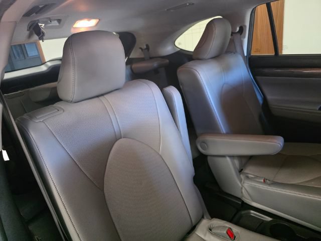 Used 2022 Toyota Highlander Limited AWD/4WD image 11