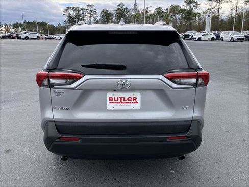 Certified 2021 Toyota RAV4 LE image 4