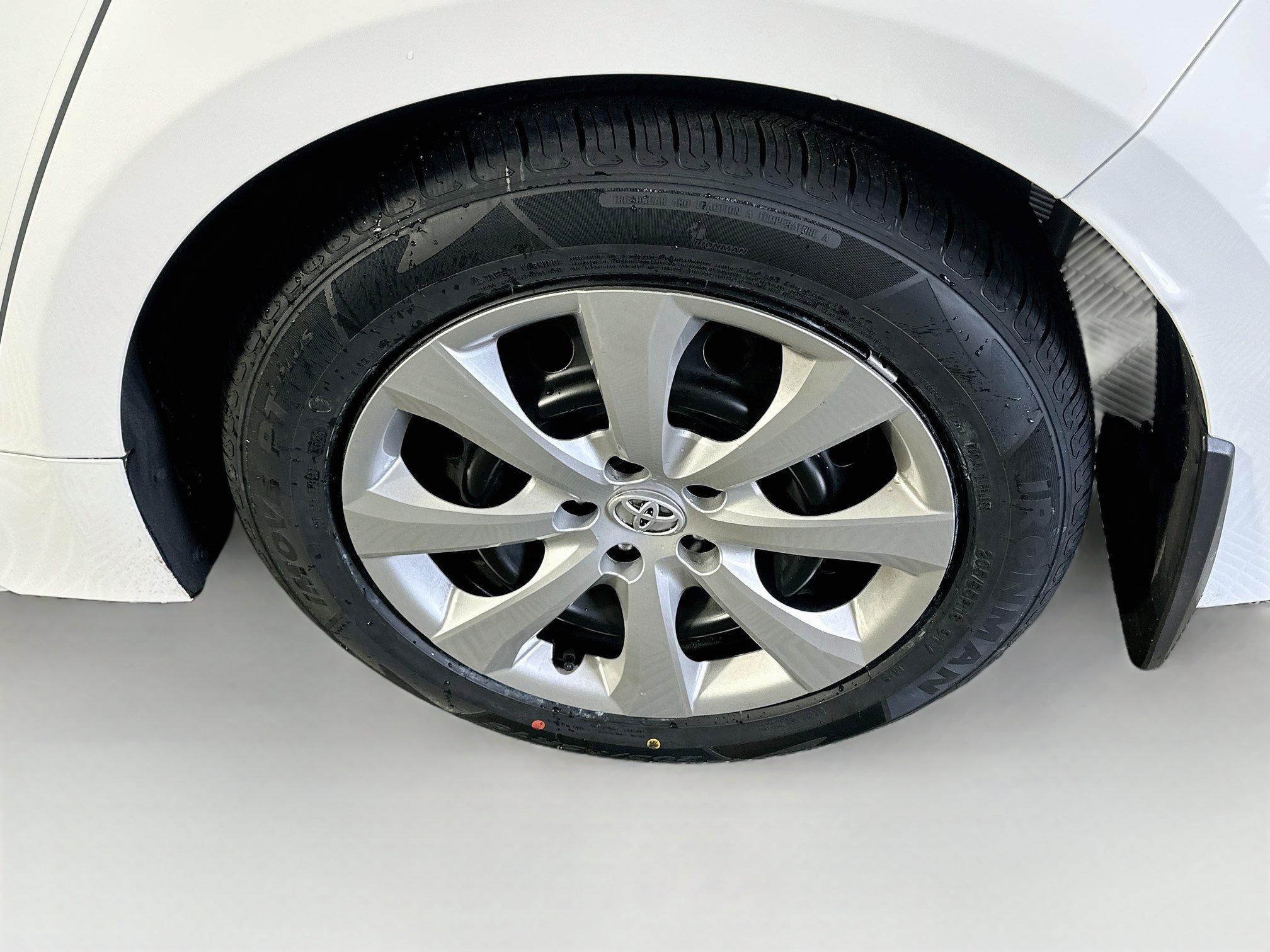 Used 2025 Toyota Corolla LE FWD image 11