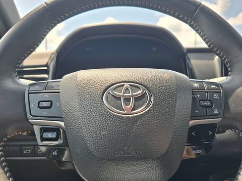 Used 2025 Toyota Camry SE FWD image 20