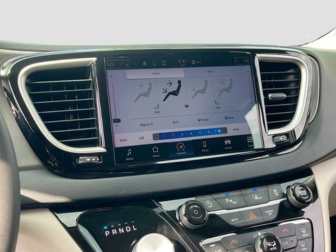 Certified 2023 Chrysler Pacifica Touring-L FWD image 15