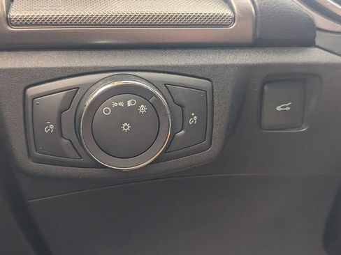 Used 2019 Ford Fusion SE FWD image 14