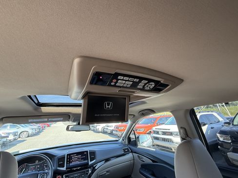 Used 2016 Honda Pilot Touring image 31