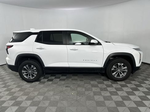 Used 2025 Chevrolet Equinox LT FWD image 3