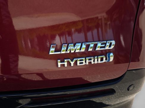 Certified 2023 Toyota Sienna Limited image 12