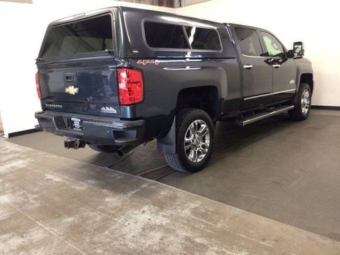 Used 2017 Chevrolet Silverado 2500 High Country w/ Snow Plow Prep Package AWD/4WD image 4